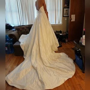Justin Alexander Ivory Dupioni Silk Wedding Dress with Pockets and Train